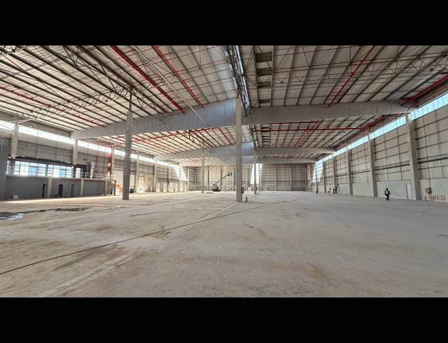 13,000M² WAREHOUSE TO LET IN LOUWLARDIA